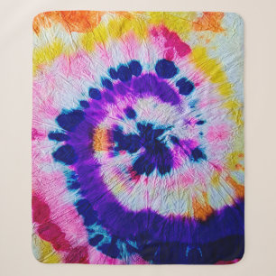 Psychedelische Spirale. Mehrfarbige Stoff-Tie-Dye. Sherpadecke