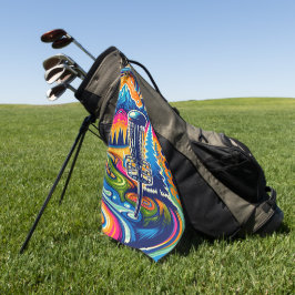 Psychedelischer Golfplatz in den Bergen Golfhandtuch