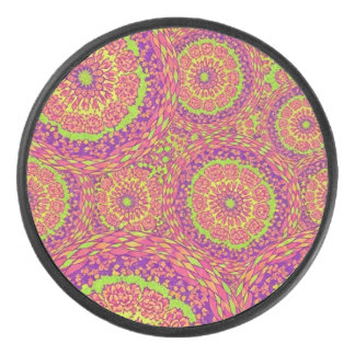 Psychedelisches Neon-Mandala-Wirbelmuster Eishockey Puck