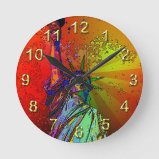 Psychedelisches NYC Regenbogen-Farbfreiheitsstatue Runde Wanduhr