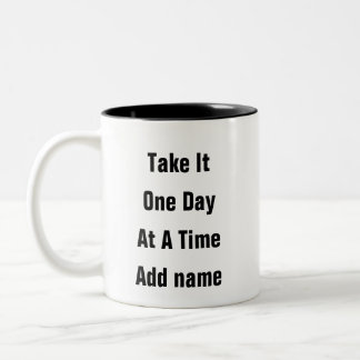 Psychische Gesundheit einen Tag nach der Erinnerun Zweifarbige Tasse