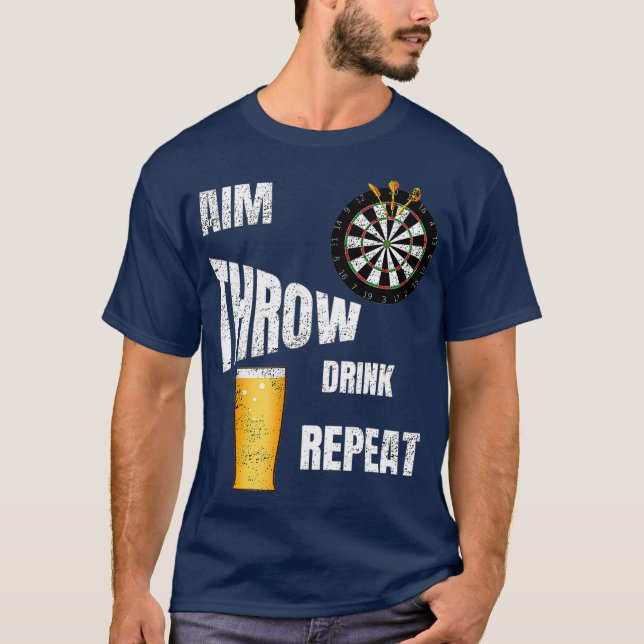 Pub Darts Player Larger Beer trinkt T-Shirt (Vorderseite)