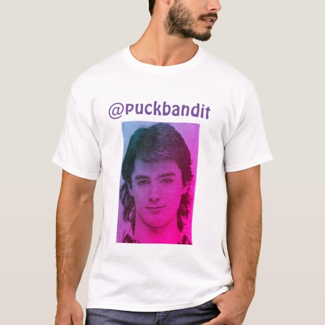 Puckbandit T - Shirt (Geschäfte im Vordergrund) (Vorderseite)