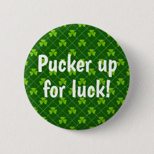 Pucker Up für ein gutes grünes Kleeblatt Button