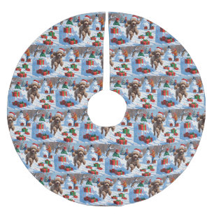 Pudel läuft im Schnee mit Weihnachtsmütze Polyester Weihnachtsbaumdecke