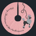 Pudel-Rock-HundeRetro rosa 50er moderne Punkte Polyester Weihnachtsbaumdecke<br><div class="desc">Dieser niedliche Fünfzigerjahre französische Pudel Weihnachtsbaum-Rockentwurf wird von den klassischen Pudelröcken der Fünfzigerjahre abgeleitet. Der hübsche Vintag-aussehende schwarze und graue Hund hat Quasten des Pelzes mit niedlichen Polkapunkten und des rosa Bogens auf seinem Kopf. Er hat auch eine schwarze Leine in der Schablonenart. Der Hintergrund ist ein Vintager Schatten des...</div>