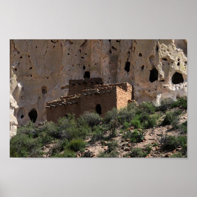 Pueblo Ruinen in Bandelier National Monument, N.M. Poster (Vorne)