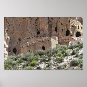Pueblo Ruinen in Bandelier National Monument, N.M. Poster
