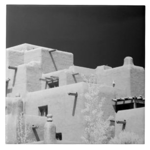 Pueblo-Stil-Adobe-Inn in Loretto, Santa Fe, Neu Fliese