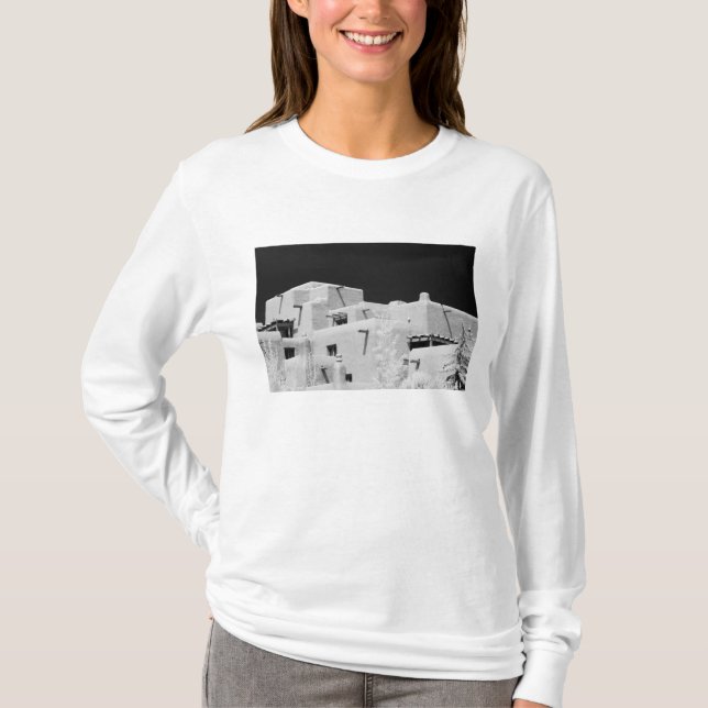 Pueblo style adobe Inn at Loretto, Santa Fe, New T-Shirt (Vorderseite)