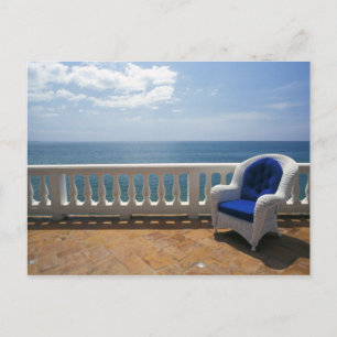 Puerto Rico. Korbstuhl und geflieste Terrasse in Postkarte