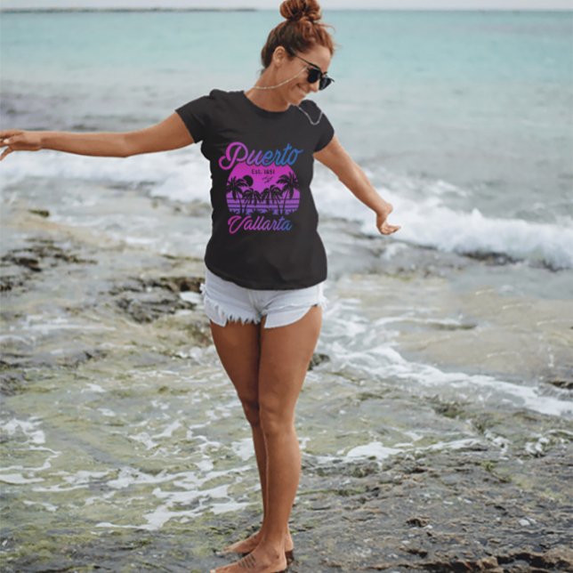 Puerto Vallarta Retro Sunset 80er Palm Trees T-Shi T-Shirt (Von Creator hochgeladen)