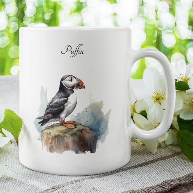 Puffin auf einer Felsenwasserfarbe, nach Maß Zweifarbige Tasse (Von Creator hochgeladen)
