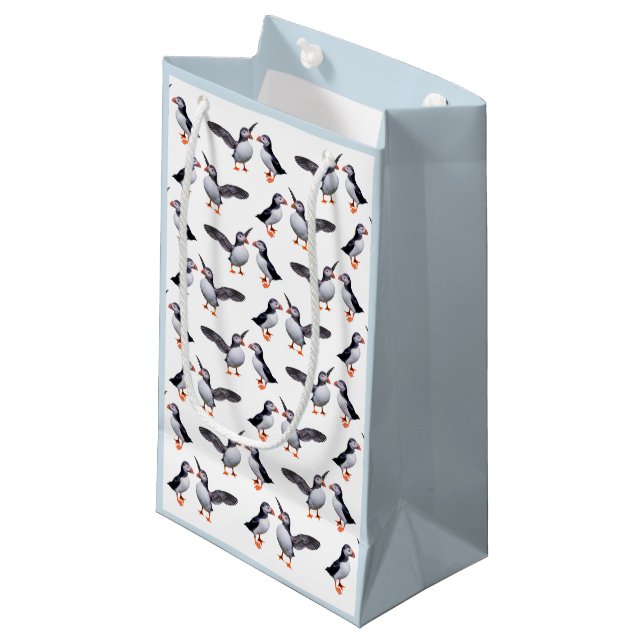 Puffin Frenzy Geschenktasche Kleine Geschenktüte (Vorderseite Schrägansicht)