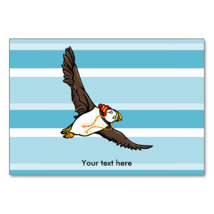 Puffin mit einem Hut und einem gegossenen Hut Tischnummer