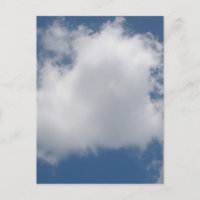 Puffy Cumulus Wolken in blauem Himmel