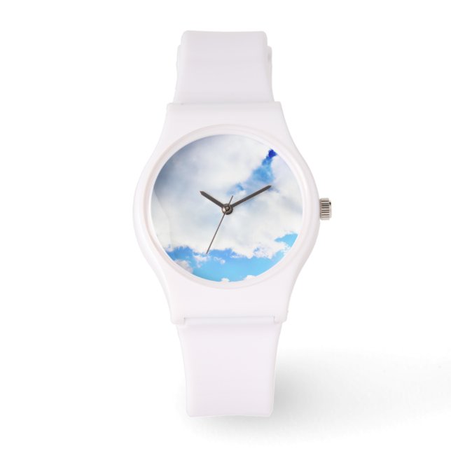 Puffy White Clouds und Blue Sky Armbanduhr (Vorderseite)