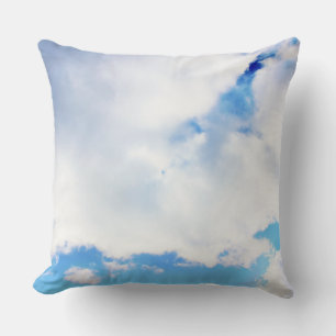 Puffy White Clouds und Blue Sky Kissen