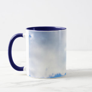 Puffy White Clouds und Blue Sky Tasse