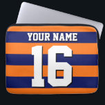 Pumpkin Orange Navy Blue Team Jersey Preppy Strip Laptopschutzhülle<br><div class="desc">Preppy Sporty Rugby Striped Pumpkin Orange, Navy Blue Team Jersey / Sports Jersey / Football Jersey Style, Individuelle Name, Custom Number Passen Sie dies mit Ihrem eigenen Namen oder Teamname und -nummer an. Sie können die Größe, Farbe und Platzierung des Textes ändern, wenn Sie Änderungen vornehmen und Ihren eigenen Text...</div>