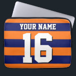Pumpkin Orange Navy Blue Team Jersey Preppy Strip Laptopschutzhülle<br><div class="desc">Preppy Sporty Rugby Striped Pumpkin Orange, Navy Blue Team Jersey / Sports Jersey / Football Jersey Style, Individuelle Name, Custom Number Passen Sie dies mit Ihrem eigenen Namen oder Teamname und -nummer an. Sie können die Größe, Farbe und Platzierung des Textes ändern, wenn Sie Änderungen vornehmen und Ihren eigenen Text...</div>