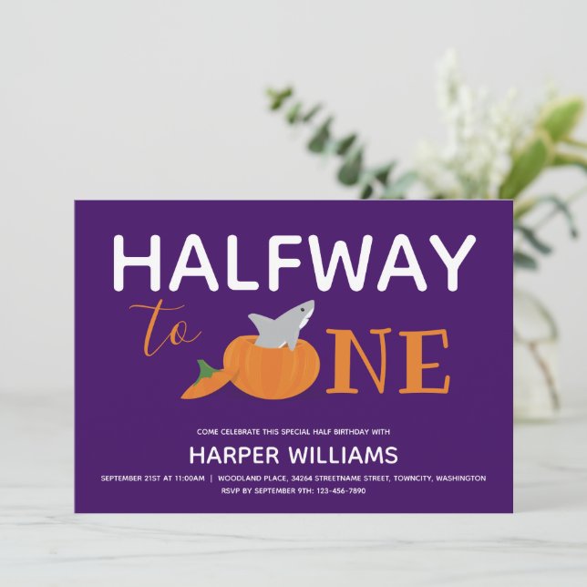 Pumpkin Shark 6 Monate Baby Halbgeburtszeit Einladung (Stehend Vorderseite)