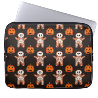 Pumpkins and Skeleton Gingerbread Halloween Design Laptopschutzhülle