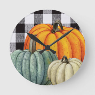 Pumpkins on Black and white gingham plaid Fall Runde Wanduhr
