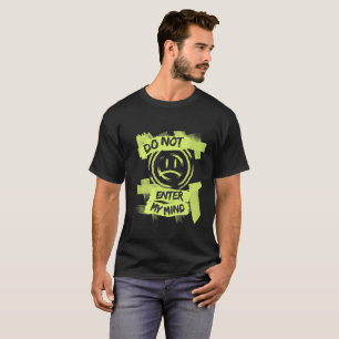 Punk Grunge Smiley mit Warnband-Spirale – T-Shirt