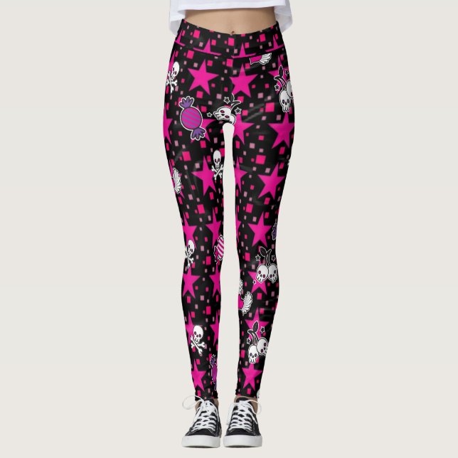 Punkschädel und Süßigkeits-Muster auf rosa Sternen Leggings (Vorderseite)