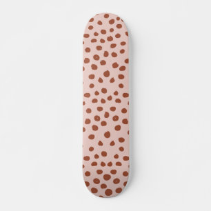 Punkte in Pfirsich- und Braunen Dalmatiner-Spots Skateboard