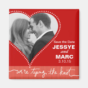 Punktierte rote Koralle des Herzens Save the Date Magnet