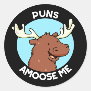 Puns Amoose Me Funny Moose Pun Dark BG Runder Aufkleber