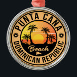 Punta Cana Dominican Beach Vintag Retro Ornament Aus Metall<br><div class="desc">Punta Cana Dominikanische Republik Design im Vintage Travel Stil mit einer Palme am Strand mit Ozean und Himmel.</div>