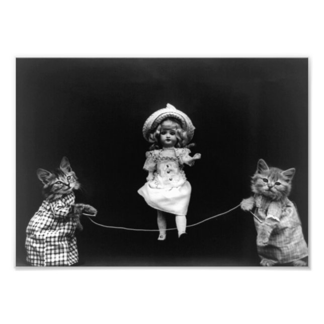 Puppe & Kittens Skipping Fotodruck (Vorne)