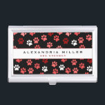 Puppy Dog Pfow Print | Schwarzes Rosa und Weiß Visitenkarten Dose<br><div class="desc">Die Visitenkartenhalterung zum Thema "Animal" ist mit einem stylischen und skurrilen Puppy-Hund-Pfoten-Printmuster mit rot-rosa, weißem und schwarzem Pfotendruck auf schwarzem Hintergrund ausgestattet. individuelle Name und Titel oder Rolle werden auf einem weißen Banner dargestellt, wobei rosa und schwarze Akzente und Text aufeinander abgestimmt werden. Berufliche Visitenkartenhalter für Tiere sind perfekt geeignet...</div>