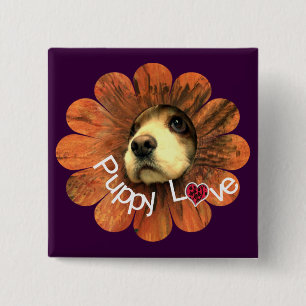 Puppy-Liebe-Peeking aus einer Blume Button