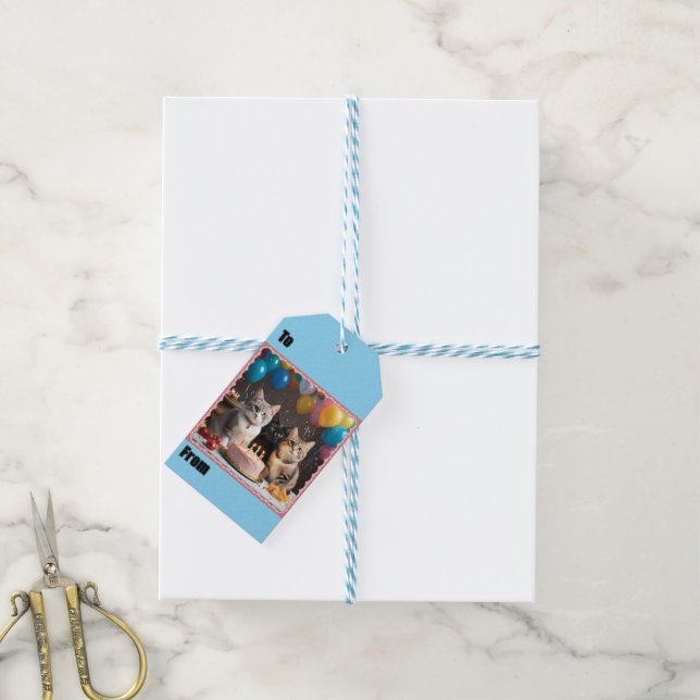 Purfect Celebration: Geburtstagsparty einer Katze, Geschenkanhänger (Mit Garn)