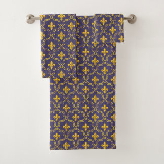 Purple and gold fleur-de-lys quatrefoil pattern badhandtuch set