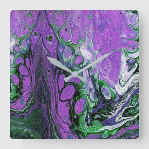 Purple and green abstract paint quadratische wanduhr