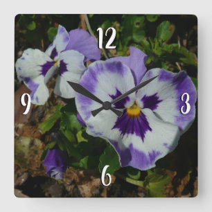 Purple and White Pansies Colorful Floral Quadratische Wanduhr