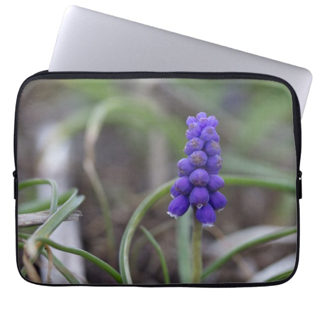 Purple Blumen Laptopschutzhülle (Vorderseite)