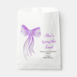 Purple Bow She's Tying the Knot Bridal Shower Geschenktütchen