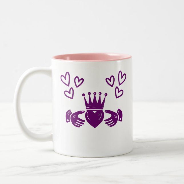 Purple Claddagh Ring Coffee Mug Zweifarbige Tasse (Links)