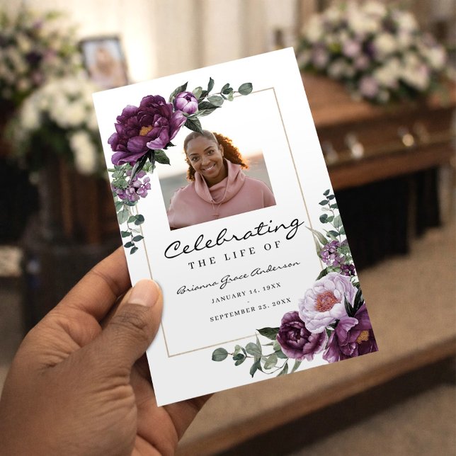 Purple Floral Bi-Fold Funeral Program Template Flyer (Von Creator hochgeladen)