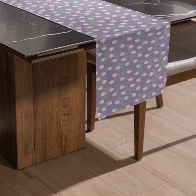 Purple Floral Birthday Kurzer Tischläufer (Von Creator hochgeladen)