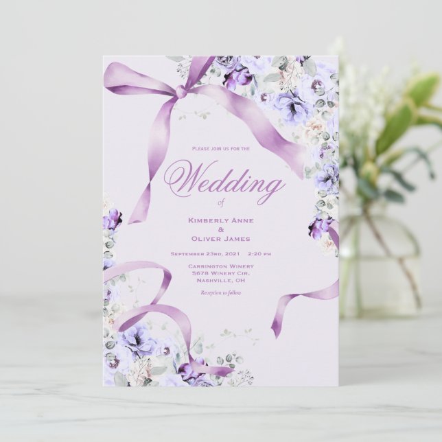 Purple Floral Ribbons Elegant Wedding Invitation Einladung (Stehend Vorderseite)