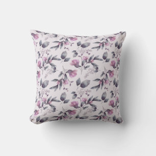 Purple flowers on a throw pillow kissen