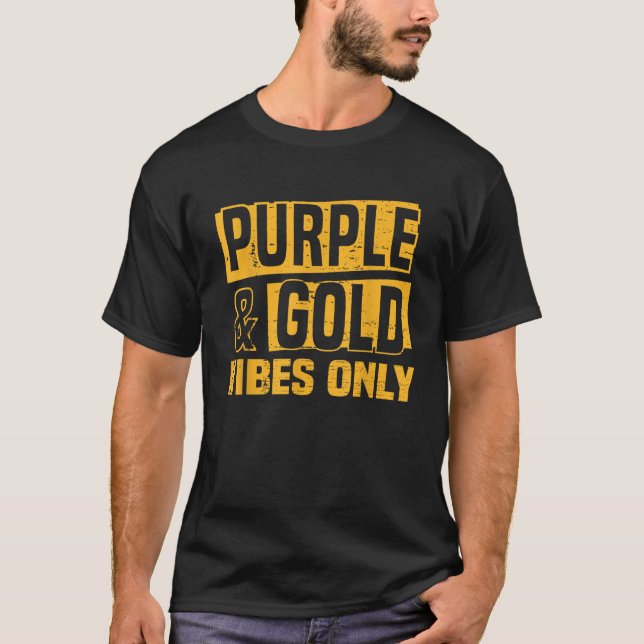 Purple Gold Game Day Group for High School Footbal T-Shirt (Vorderseite)