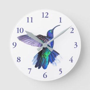 Purple Hummingbird in a Beautiful Pose Runde Wanduhr